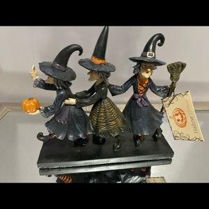 The Three Sisterly Witches Hallowing Table Decor